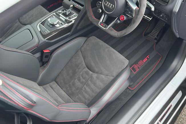 AUDI R8 Photo 32