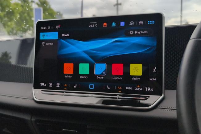 VOLKSWAGEN Tiguan Photo 37