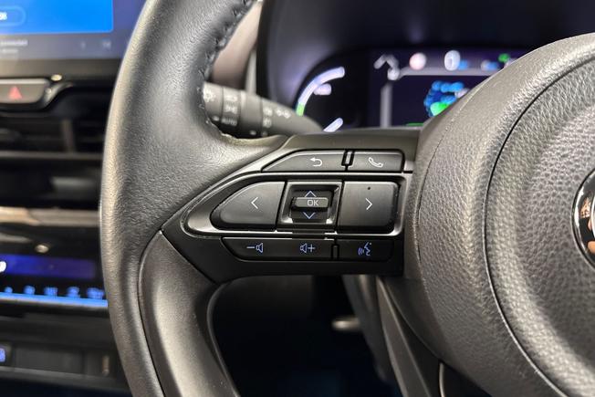 TOYOTA Yaris Cross Photo 16