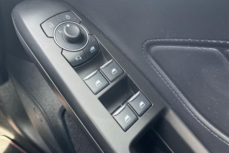 Ford FOCUS Photo autoimg-c80b6deb1b33f8041d212140752423f47df1689f.jpg