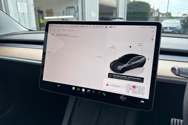 TESLA Model 3 Photo 13