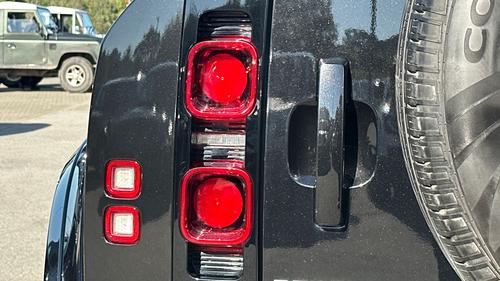 Land Rover Defender Photo autoimg-c81a9b043a8a66bfecc2899b0cfd40fcdd2e9f9e.jpg