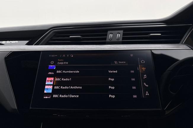 AUDI E-Tron S Photo 13