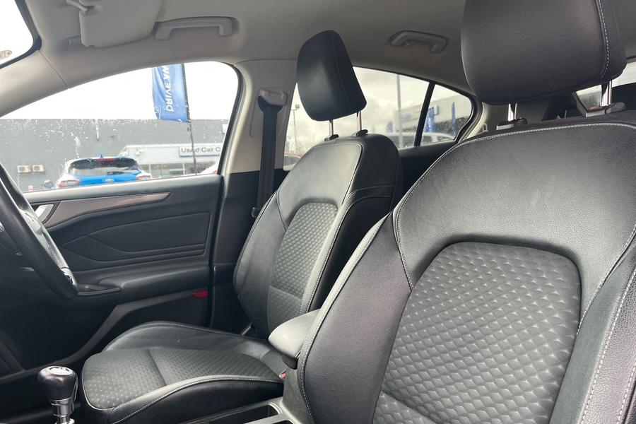 Ford FOCUS Photo autoimg-c8208ee21be135436e021ef7578de1f3bba72077.jpg