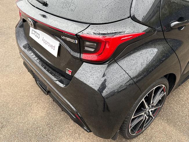 TOYOTA Yaris Photo 23