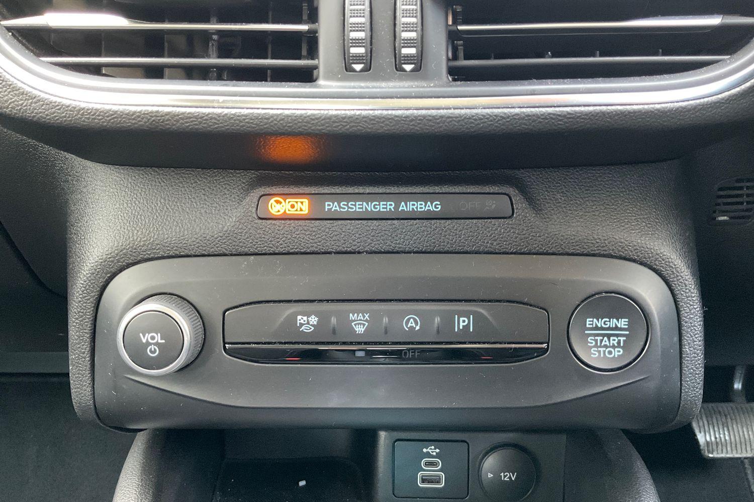 Ford FOCUS Photo 28
