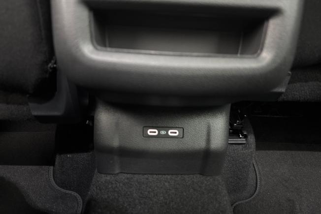 VOLKSWAGEN T-Roc Photo 23