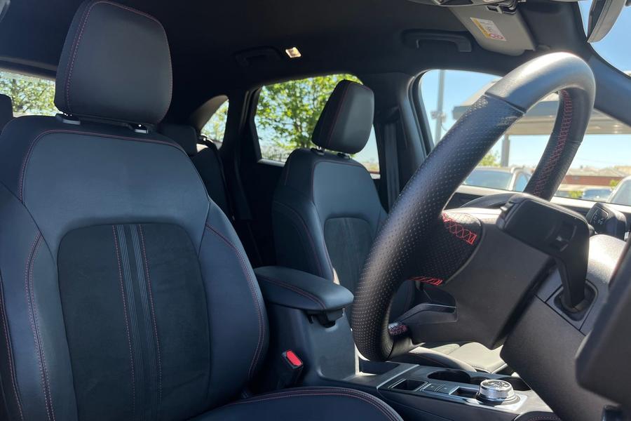 Ford KUGA Photo autoimg-c8567547007b6cc8c22529776bc29ad3d2f1dd29.jpg