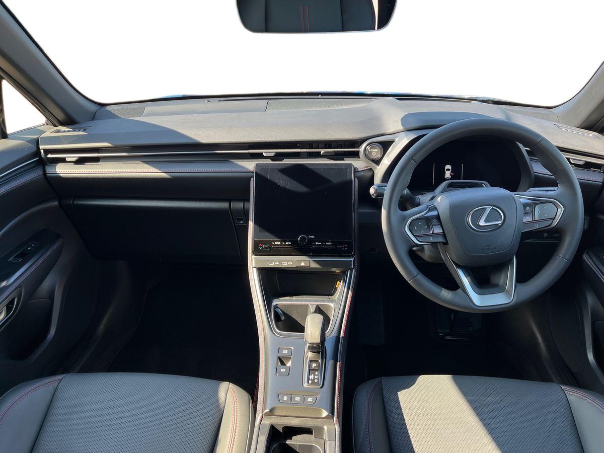 Lexus LBX Photo 9