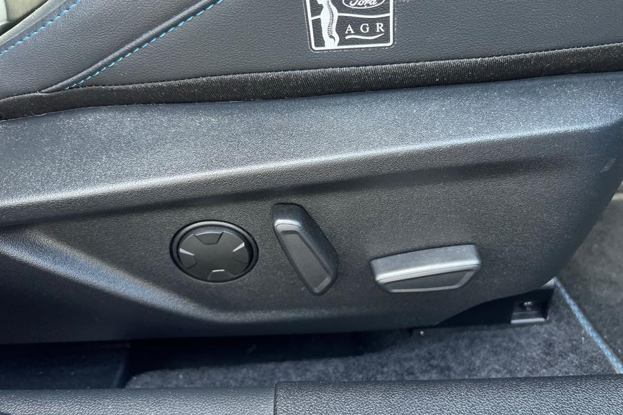 Ford FOCUS Photo autoimg-c85e6c11238f7f5b3d74e5ab8ca9dcb0a8996a36.jpg