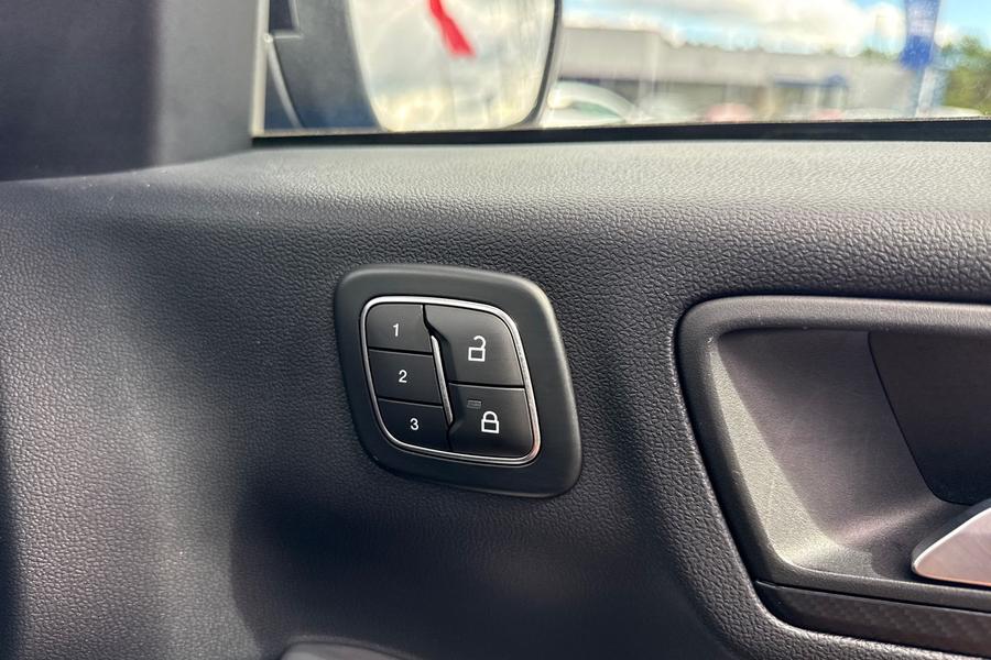 Ford KUGA Photo autoimg-c8675b437fc51866f3f953b8daf4f615665b84ba.jpg