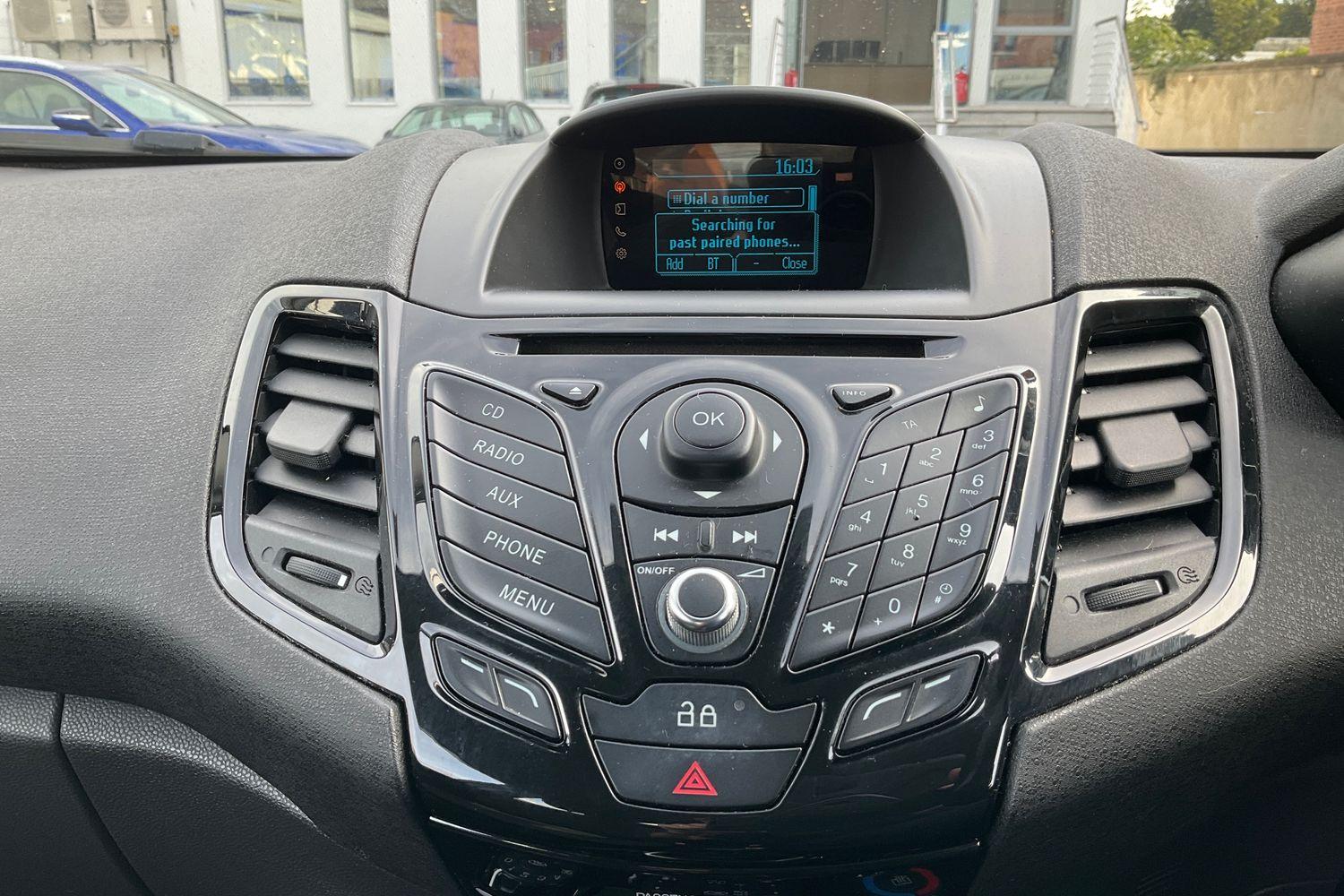 Ford FIESTA Photo 23