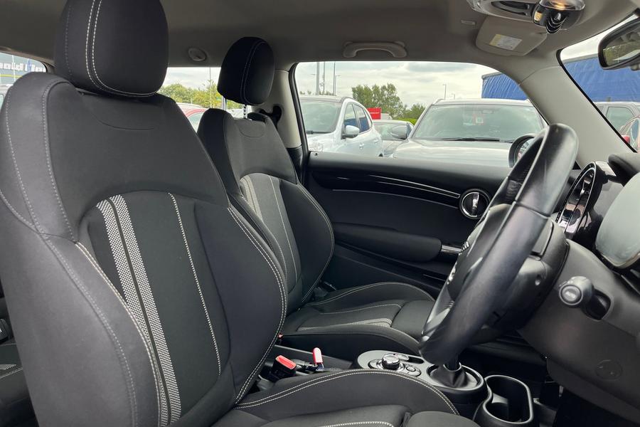 MINI Electric Hatch Photo autoimg-c87f5cf8d27d7f78e32987da8b46e17586c2eacc.jpg