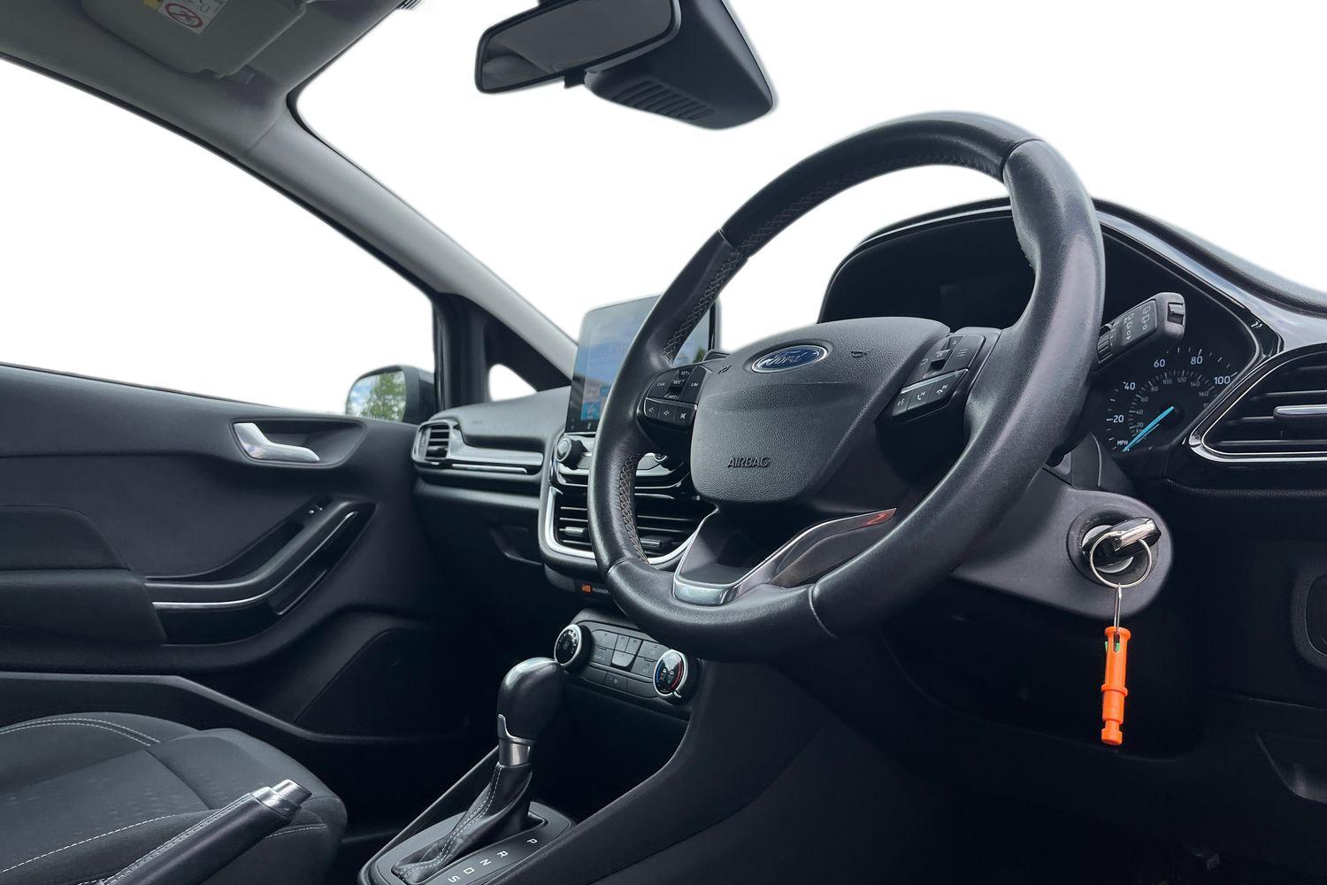 Ford FIESTA Photo 8