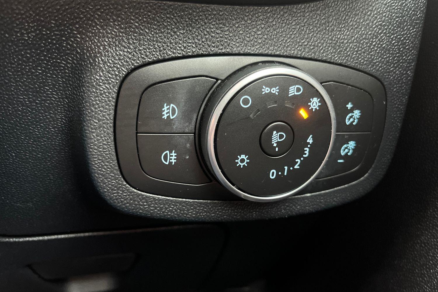 Ford FIESTA Photo 28