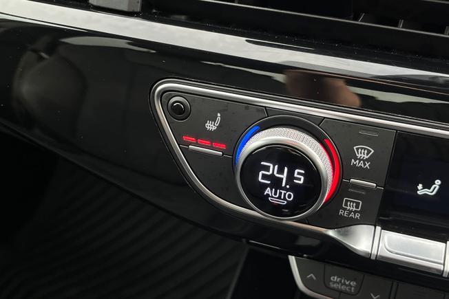AUDI A4 Photo 30