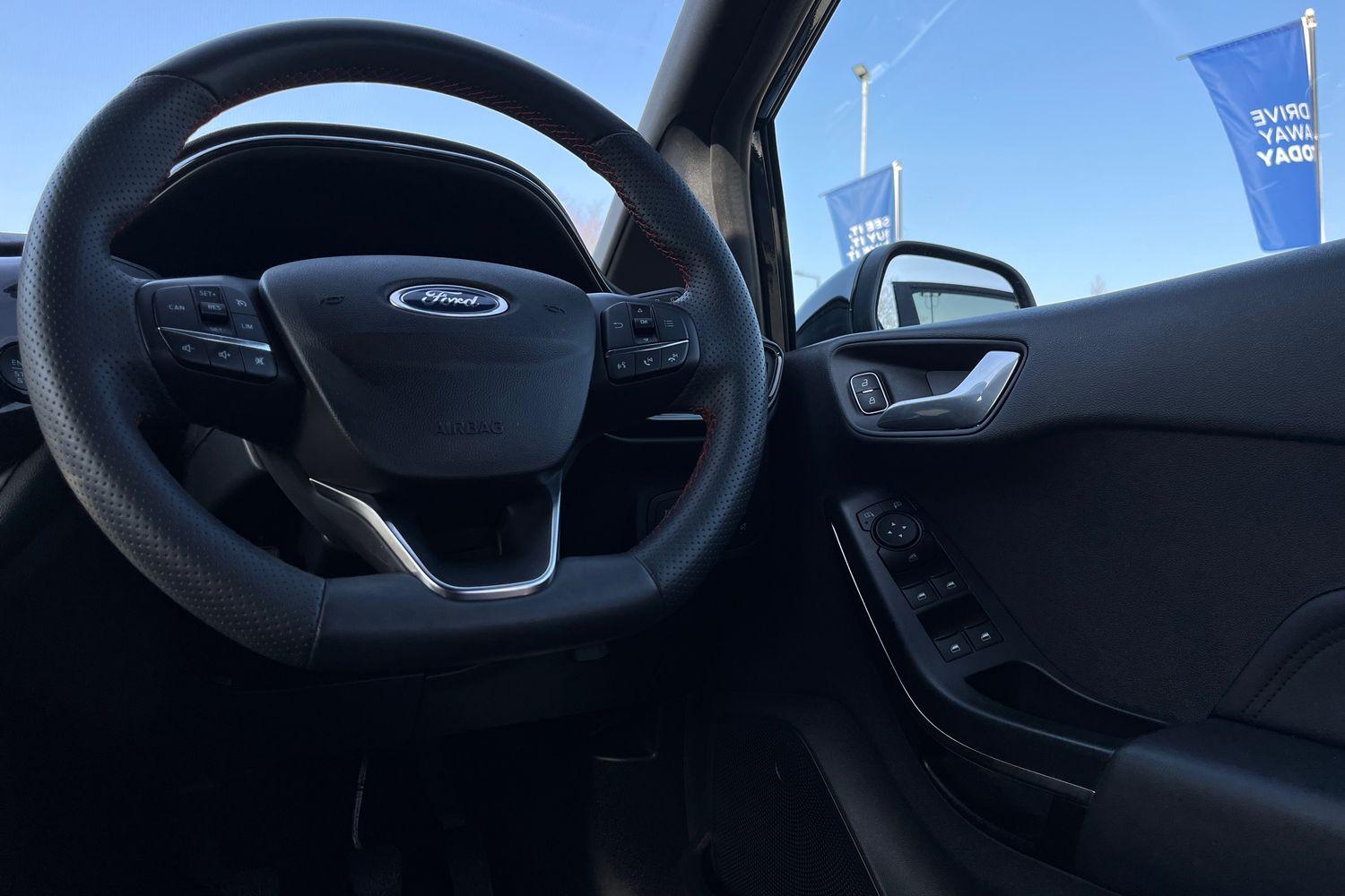 Ford FIESTA Photo 11