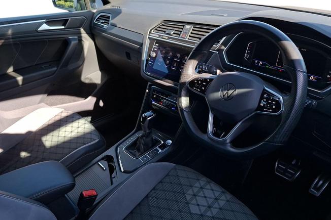 VOLKSWAGEN Tiguan Photo 6