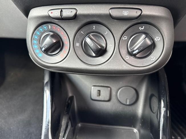 VAUXHALL Corsa Photo 31