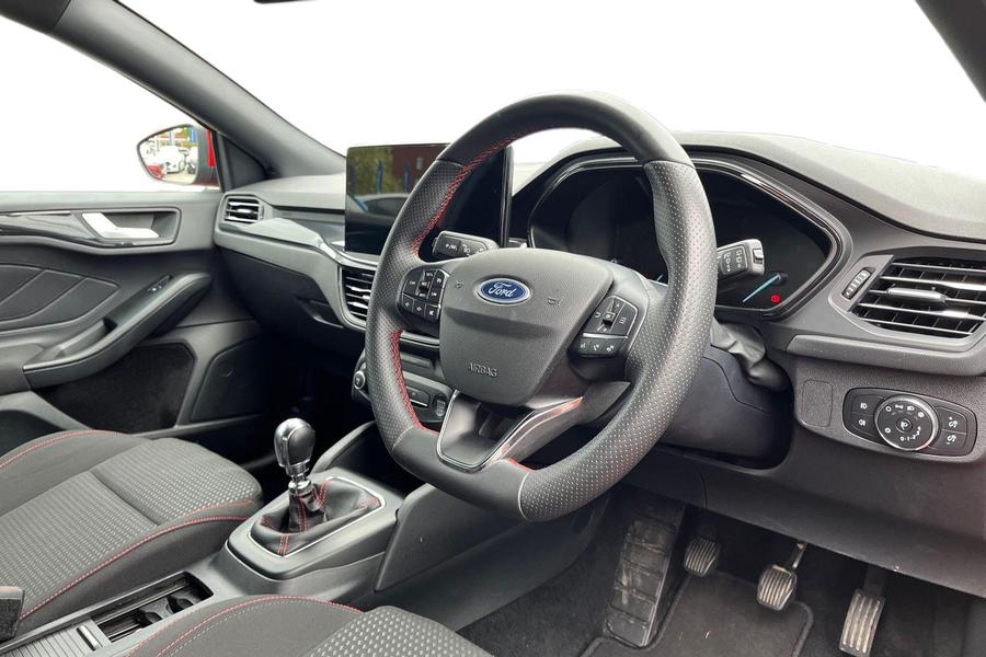 Ford FOCUS Photo autoimg-c8a53a879bea05a545a588b22fd5ba406977a112.jpg