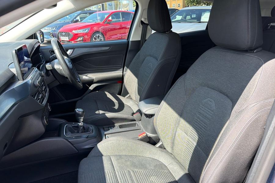 Ford FOCUS Photo autoimg-c8a8344147f6bd2aefe87a86fd9dfc16656fe47d.jpg