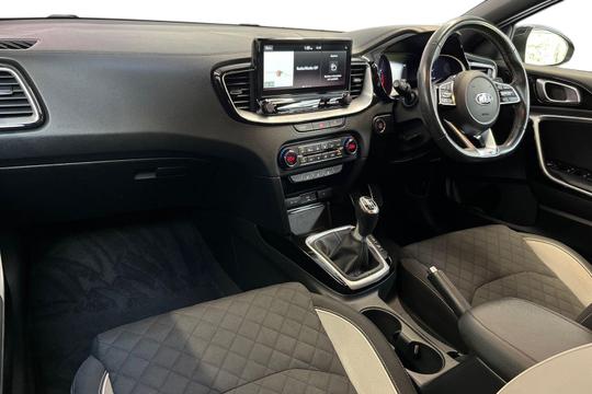 Kia Ceed Photo autoimg-c8ab4af0386d565769895636a56a777581a713d3.jpg