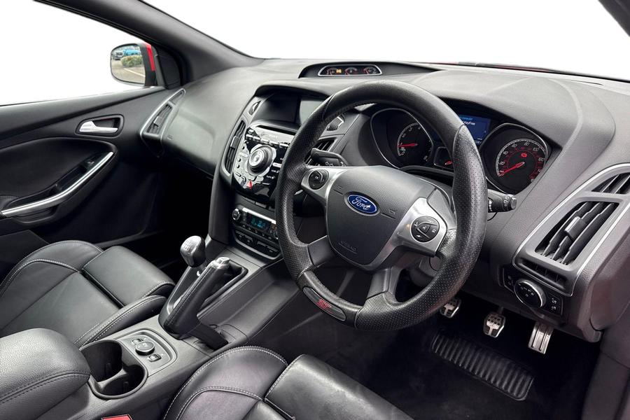 Ford FOCUS Photo autoimg-c8b16be0713aeeac1a8e880bce78947339fce46f.jpg