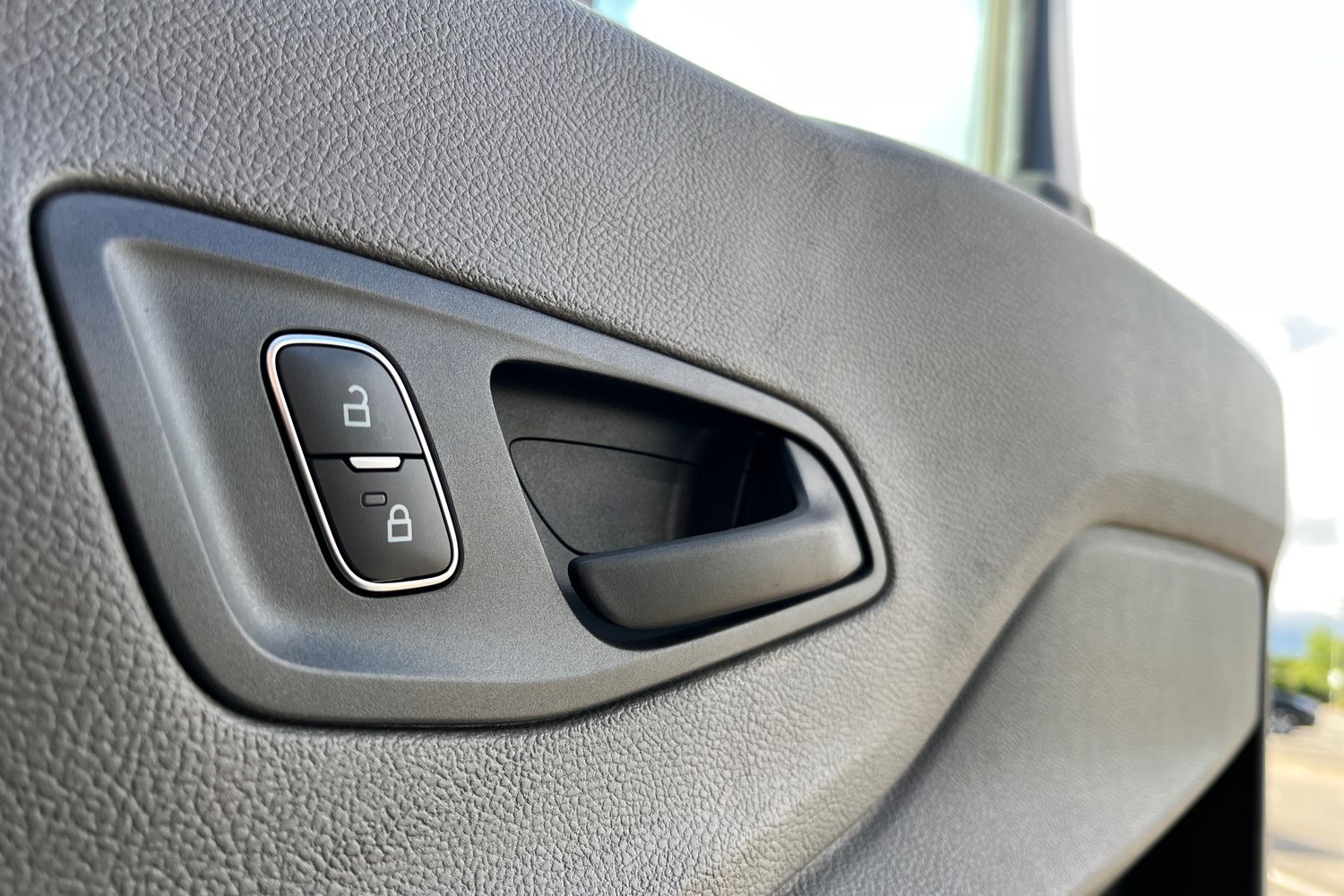 Ford E-TRANSIT Photo 33