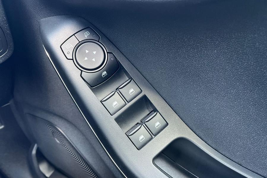 Ford FIESTA Photo autoimg-c8b45e7b9e2c07238638042cc8e558478efbf0ea.jpg