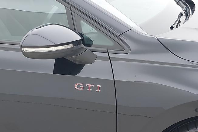 VOLKSWAGEN Golf Photo 20