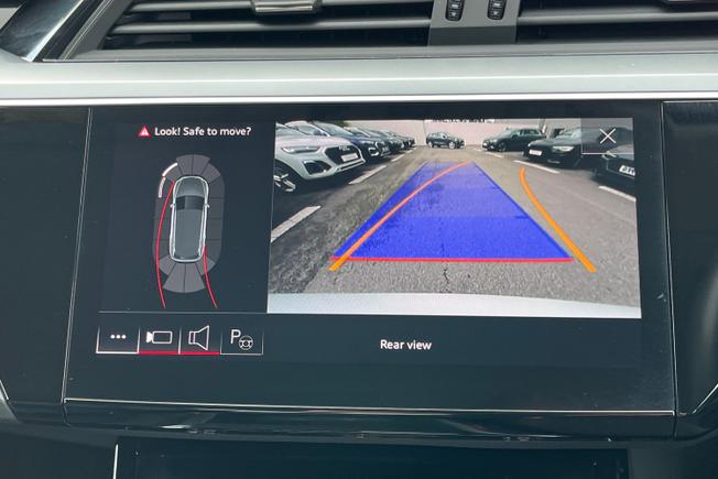 AUDI Q8 E-Tron Photo 22