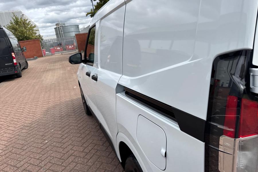 Ford E-TRANSIT COURIER Photo autoimg-c8bf9db80189ea20fe5531aa2bac9f23c6af7d42.jpg