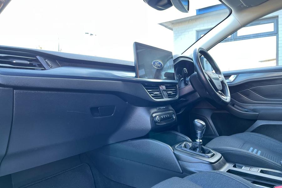 Ford FOCUS Photo autoimg-c8c1228d359d6a943f29582472de2b5808125c28.jpg