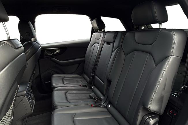 AUDI Q7 Photo 9