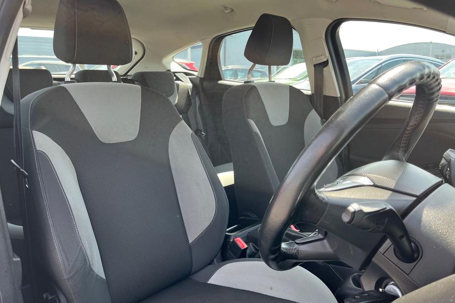 Ford FOCUS Photo autoimg-c8c9341cc104eb69b5a0e6372a8850ee09e73084.jpg