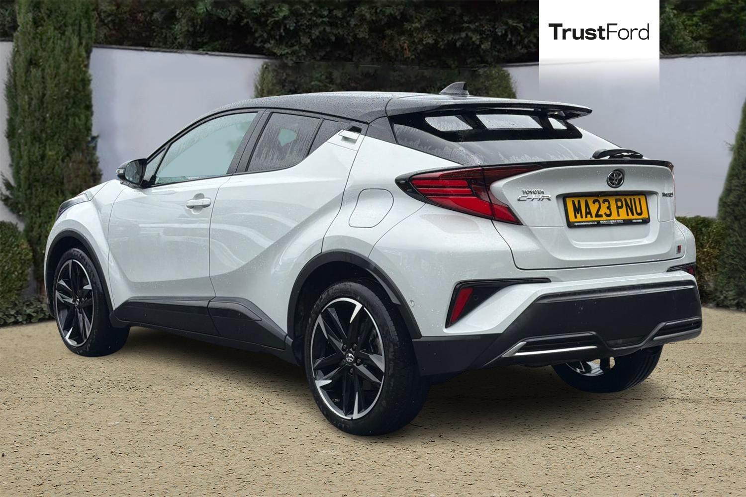Toyota C-HR Photo 1