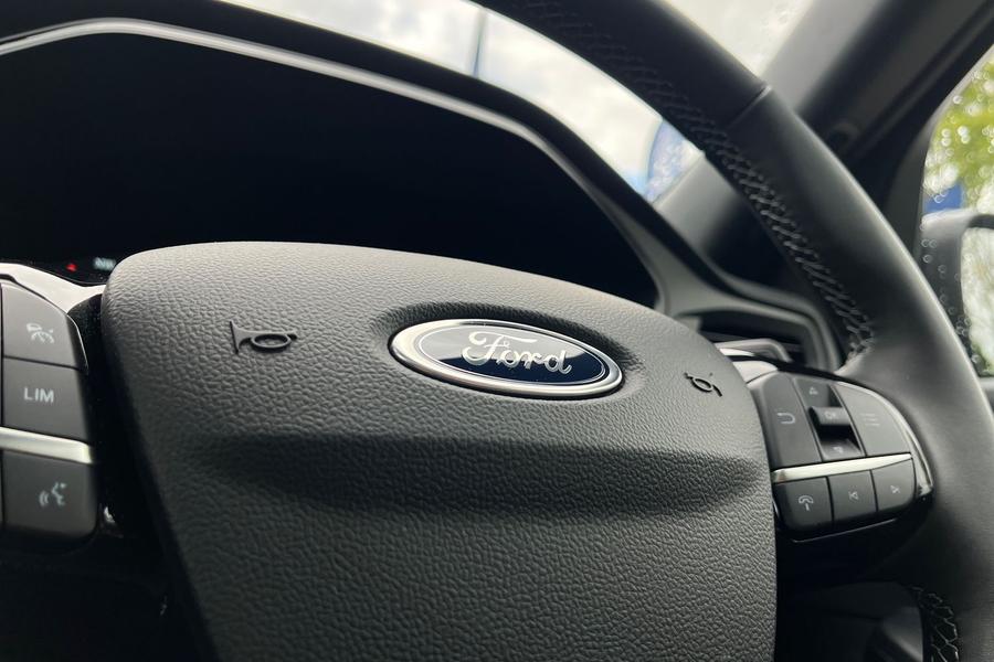 Ford KUGA Photo autoimg-c8d8526e08ec95c35a9134e29973083c53b4f47b.jpg