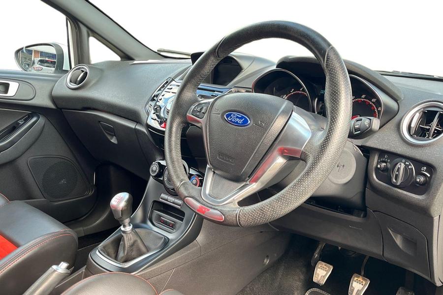 Ford FIESTA Photo autoimg-c8dff0e72509124f06aed4e4fe716f1ba366fc4d.jpg