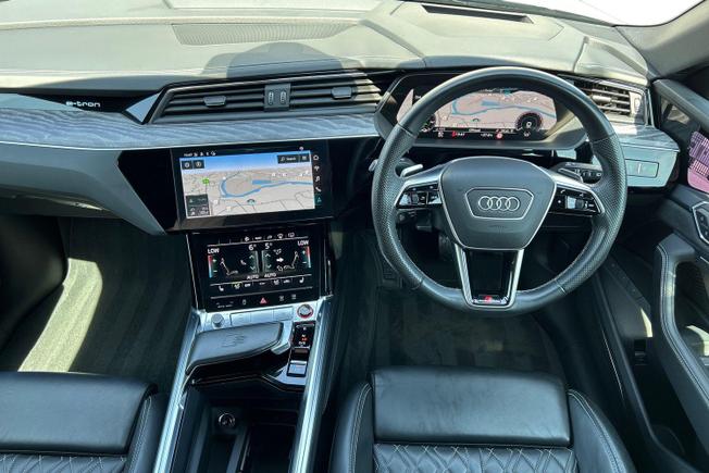 Audi e-tron S Photo 10