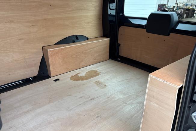 VOLKSWAGEN Caddy Photo 9