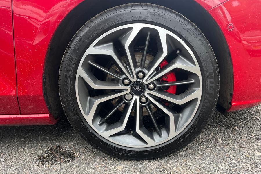 Ford FOCUS Photo autoimg-c8e73c04ad8fce1209a4ef08602c4465098fd907.jpg