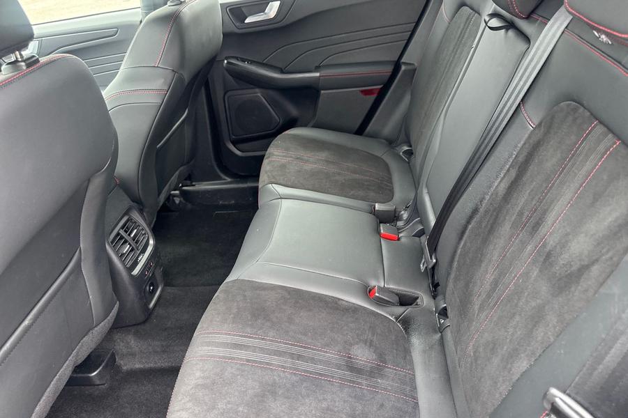 Ford KUGA Photo autoimg-c8ecb7e3df96dad7326dac0f5ebcea9c1296abc9.jpg
