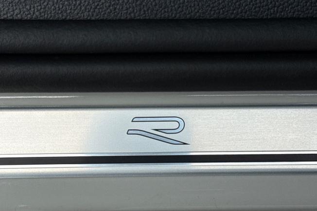 VOLKSWAGEN T-Roc Photo 28