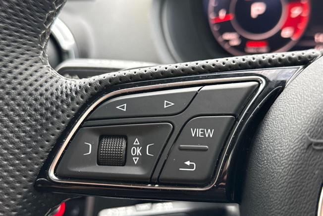 AUDI SQ2 Photo 16