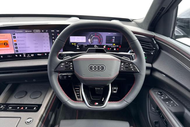 AUDI Q7 Photo 11