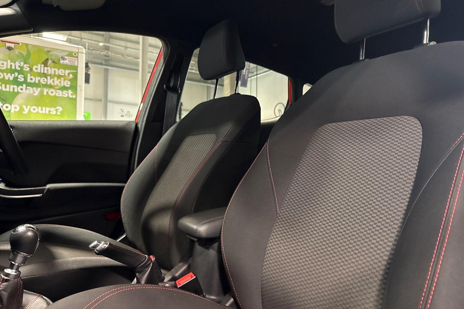 Ford FIESTA Photo 18