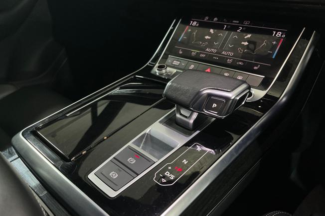 AUDI Q7 Photo 23