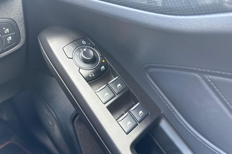 Ford FOCUS Photo autoimg-c901700b284e6c16a7d598efbc6f51473d4df447.jpg