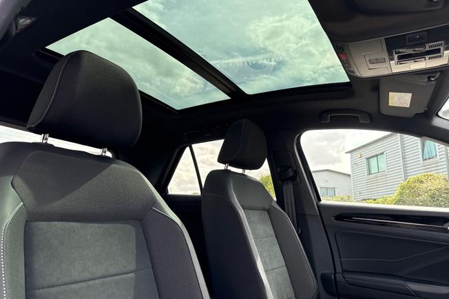 VOLKSWAGEN T-Roc Photo 30