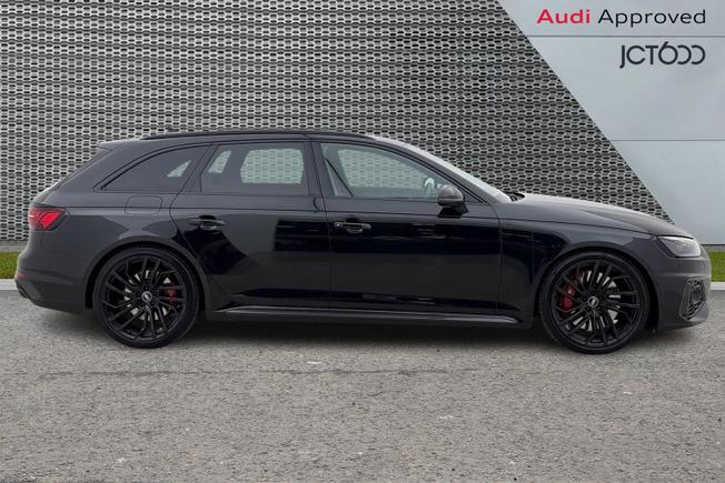 Audi RS4 Photo 4